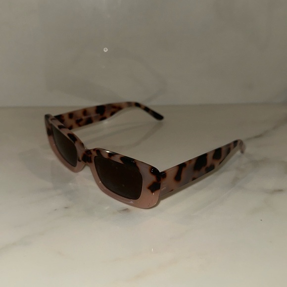 ryan simkhai pink leopard print sunglasses - Picture 4 of 4